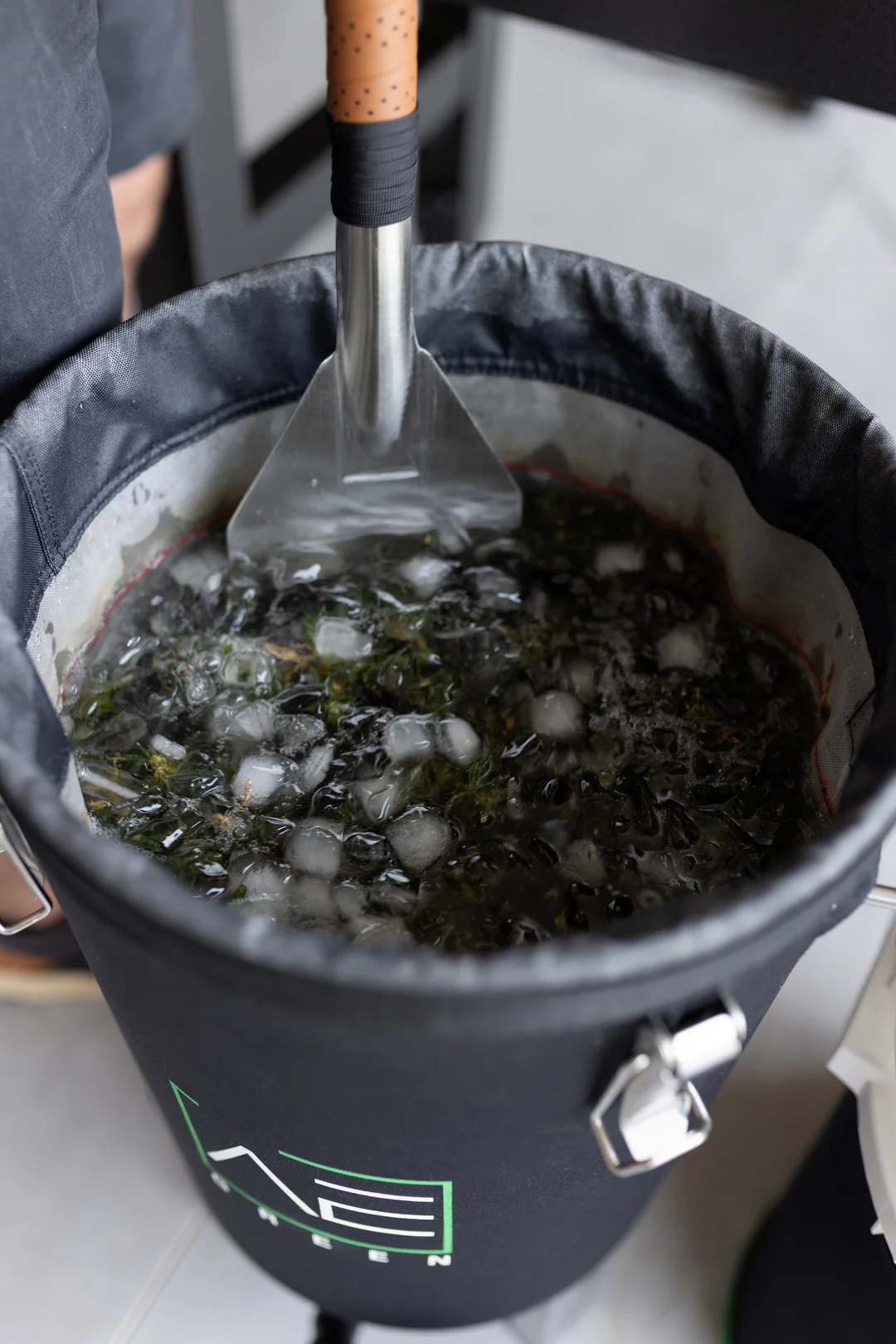 Ice-water wash making solventless rosin for edibles in Atlanta, Georgia